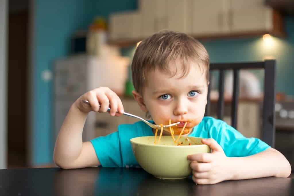  3 year old eating spaghetti for lunch