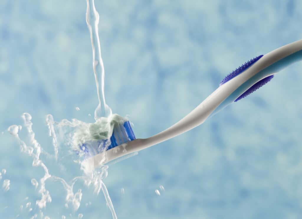 toothbrush with toothpaste for pregnancy nausea