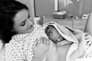 picture of moms doing skin-to-skin and getting the benefits of skin-to-skin after birth